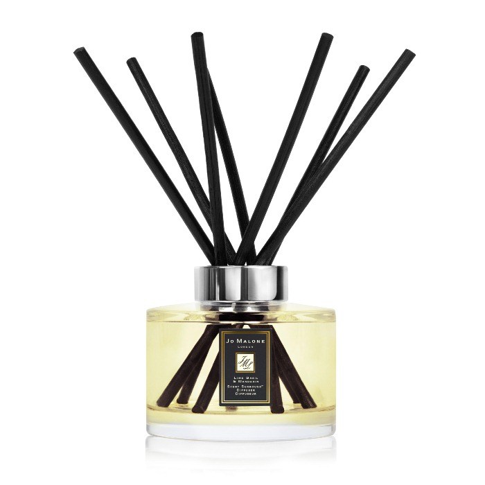 Jo Malone Diffuser | 18 Hostess Gift Ideas, check it out at https://youresopretty.com/18-hostess-gift-ideas