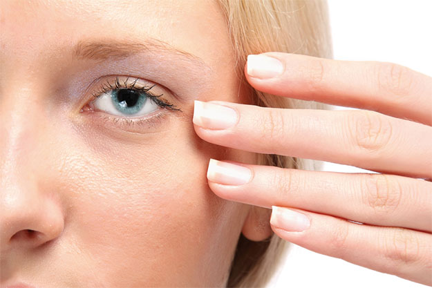 How to Refresh Tired Eyes, check it out at https://youresopretty.com/10-skin-recovery-tips-after-new-years-eve