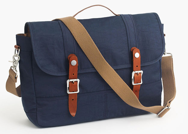 J.Crew Harwick Messenger Bag | 12 Valentine’s Day Gifts For Him Under $100, check it out at https://youresopretty.com/valentines-day-gifts-for-him/
