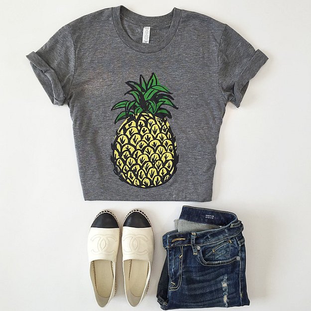 Graphic Tees for Women | Cute Outfit Ideas for Memorial Day Weekend, check it out at http://cuteoutfits.com/memorial-day-weekend-cute-outfits/