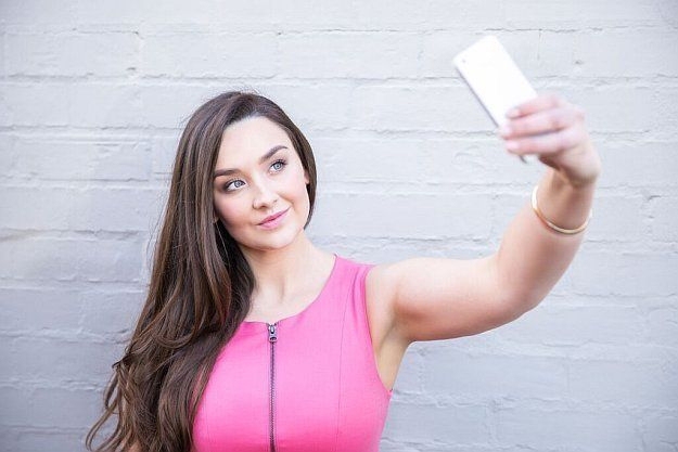 Angle | 13 Easy Ways To Take The Perfect #OOTD Selfie Poses