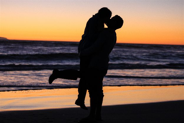 Watch Sunset At The Beach | 12 Ways to Make Your Man Happy Without Spending This Valentine's Day 