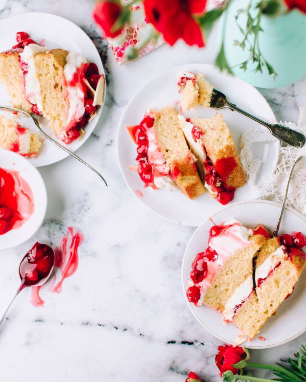 Check out 16 Christmas Desserts That Are Better Than Gifts at https://cuteoutfits.com/16-christmas-desserts/