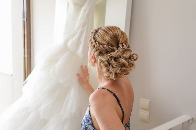 Check out 21 Fabulous Bridal Hairstyles for an Exquisite Summer Wedding at https://cuteoutfits.com/21-fabuluous-bridal-hairstyles/