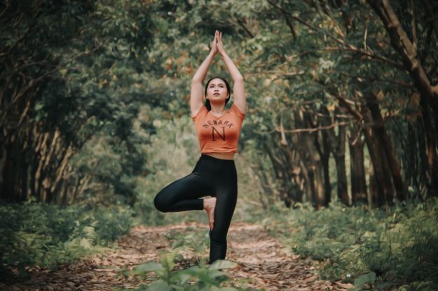 Check out Hatha Yoga To Relax Stiff Neck And Shoulders [VIDEO] at https://cuteoutfits.com/simple-hatha-yoga/
