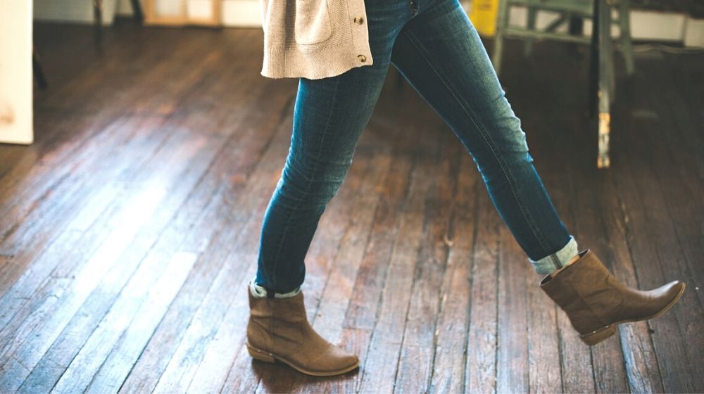 girl jeans denim boots fashion | Cute Fall Work Outfit Ideas To Make You Stand Out In The Office