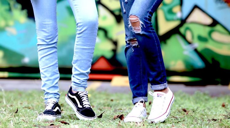 Persons Wearing Jeans With Sneakers | How To Match Your Cute Outfits With Jeans | Featured