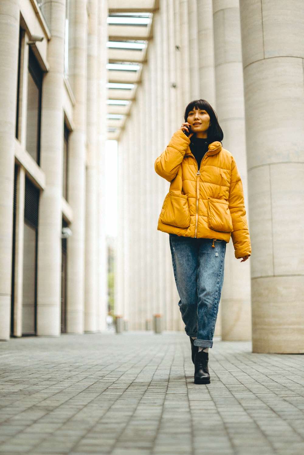 Woman Wearing Yellow Coat| How To Match Your Cute Outfits With Jeans