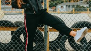 woman wearing sweatpants and leather jacket | Comfy Womens Sweatpants You Can Never Go Wrong With | womens sweatpants | Featured