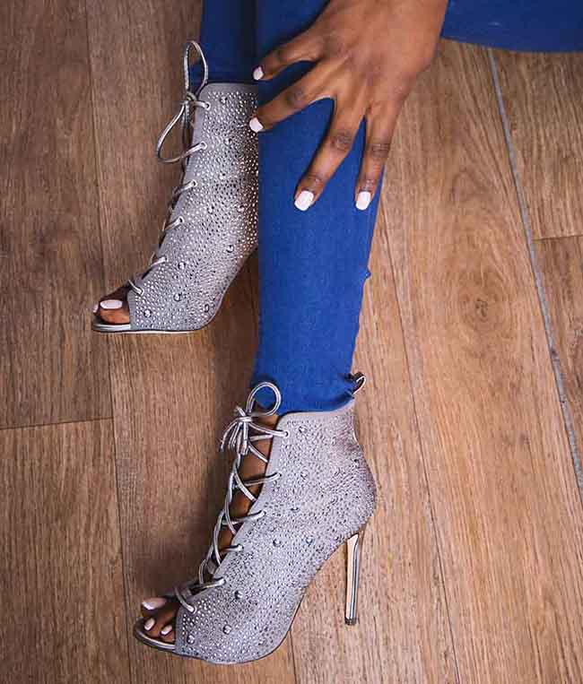 person wearing grey heels paired with blue skinny jeans | Strappy Sandals For Your Cute Laidback Outfits